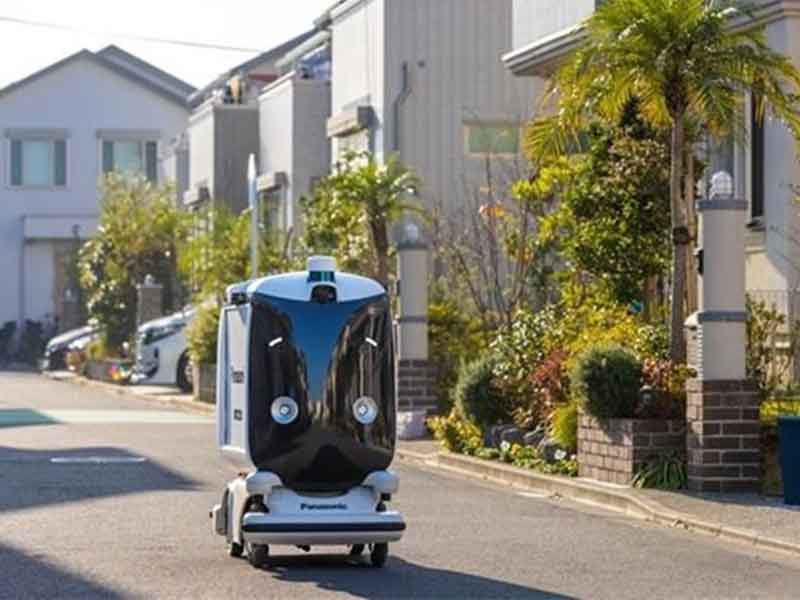 ربات‌های تحویل غذا و بسته در شهر هوشمند فوجی‌ساوای ژاپن
