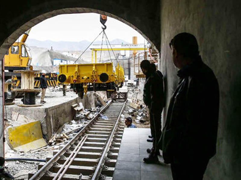 تأمین تجهیزات خط یک مترو قم با ۱۷ مناقصه در سال جاری