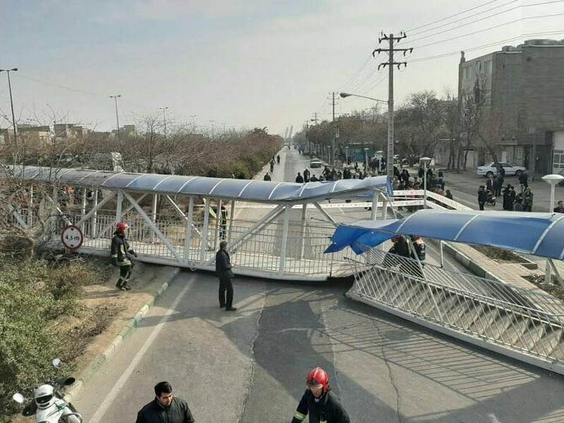 ۱۳ پل عابر پیاده مشهد جا به جا می‌شود